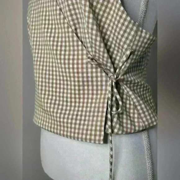 Zara Tan and White Halter Vest - Picture 5 of 9